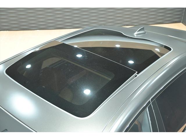 ７６０ならではのスカイラウンジパノラマスライディングルーフでございます♪