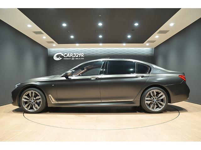 純正ナビゲーション装備♪機能充実・操作も簡単でとっても便利です♪地デジ視聴可能、ナビデータ更新等も承っております♪