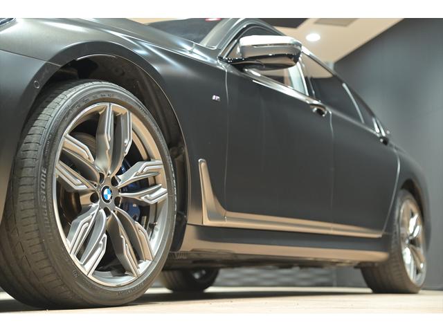 フロントタイヤサイズ【２４５／４０Ｒ２０】