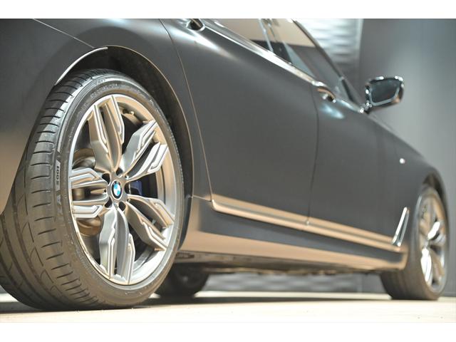 リアタイヤサイズ【２７５／３５Ｒ２０】