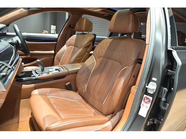 上質な質感の革シートでございます♪シートヒーター＆ベンチレーション付きです！