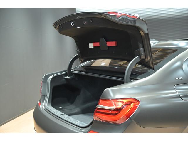 トランクスペースとっても広々♪使用感少なくとても綺麗な状態でございます♪大きな物も積み込み可能です♪