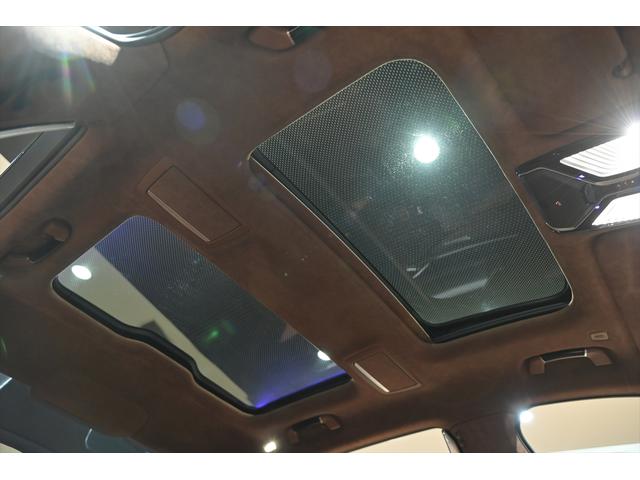 ７６０ならではのスカイラウンジパノラマスライディングルーフでございます♪