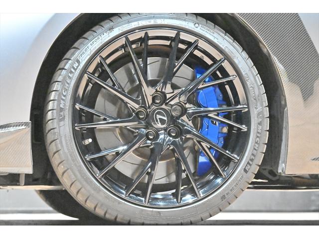 専用装備のブルーブレーキキャリパーでございます！