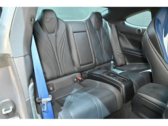 セカンドシートも綺麗な一台となっております♪