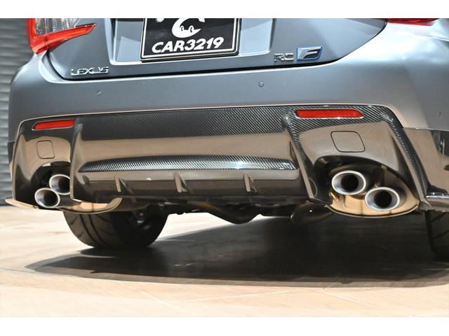 専用装備のチタン製デュアルツインエキゾーストでございます！