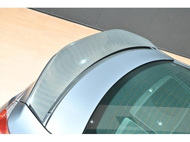 専用装備のカーボンアクティブリアスポイラーでございます！