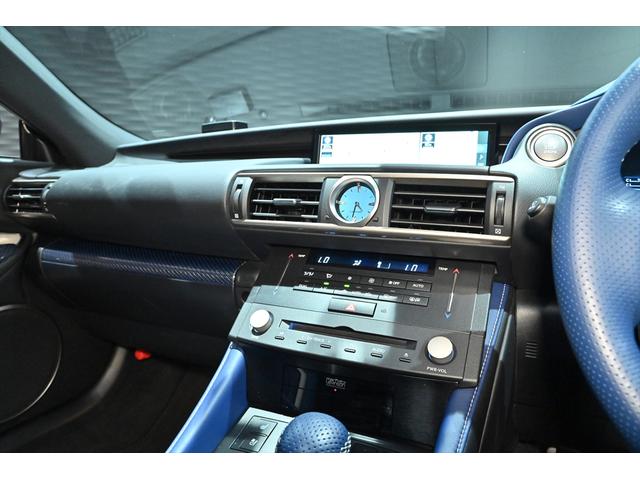 専用装備のブルーカーボンオーナメントパネル♪