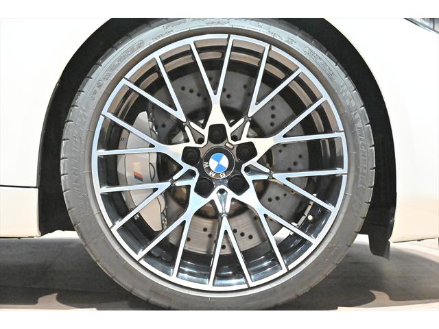 M2 コンペティション ワンオーナー/ハーマンカードン/純正Mパフォーマンスカーボンエアロ/アルピンホワイト/純正19インチAW/アダプティブLEDヘッドライト/Mスポーツブレーキ/シートヒーター/クルコン/バックカメラ(2枚目)