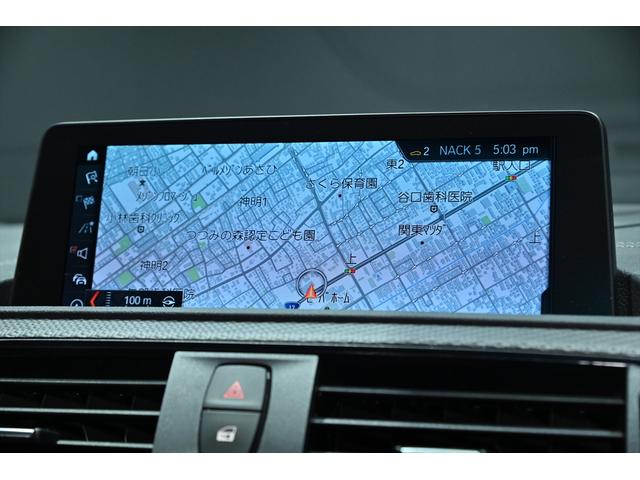 M2 コンペティション ワンオーナー/ハーマンカードン/純正Mパフォーマンスカーボンエアロ/アルピンホワイト/純正19インチAW/アダプティブLEDヘッドライト/Mスポーツブレーキ/シートヒーター/クルコン/バックカメラ(12枚目)