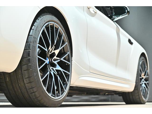 M2 コンペティション ワンオーナー/ハーマンカードン/純正Mパフォーマンスカーボンエアロ/アルピンホワイト/純正19インチAW/アダプティブLEDヘッドライト/Mスポーツブレーキ/シートヒーター/クルコン/バックカメラ(18枚目)