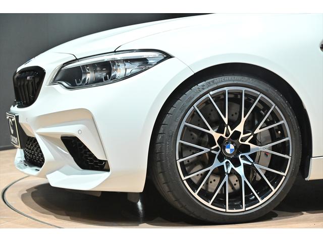 M2 コンペティション ワンオーナー/ハーマンカードン/純正Mパフォーマンスカーボンエアロ/アルピンホワイト/純正19インチAW/アダプティブLEDヘッドライト/Mスポーツブレーキ/シートヒーター/クルコン/バックカメラ(26枚目)