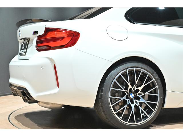 M2 コンペティション ワンオーナー/ハーマンカードン/純正Mパフォーマンスカーボンエアロ/アルピンホワイト/純正19インチAW/アダプティブLEDヘッドライト/Mスポーツブレーキ/シートヒーター/クルコン/バックカメラ(27枚目)