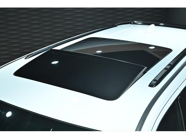 ジープ・グランドチェロキー ＳＲＴ８　ブライトホワイト／エアロパーツカスタム／ハーマンカードン／サンルーフ／アダプティブヘッドライト／オートハイビーム／ハーフレザーシート／シートベンチレーション／カーボンインテリア／専用２０インチＡＷ（2枚目）