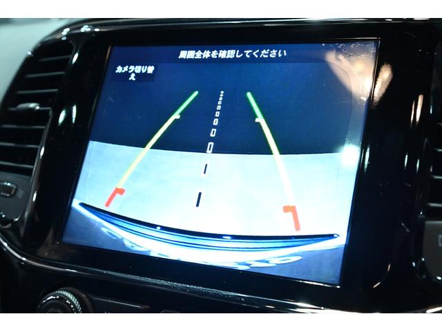 ジープ・グランドチェロキー ＳＲＴ８　ブライトホワイト／エアロパーツカスタム／ハーマンカードン／サンルーフ／アダプティブヘッドライト／オートハイビーム／ハーフレザーシート／シートベンチレーション／カーボンインテリア／専用２０インチＡＷ（3枚目）