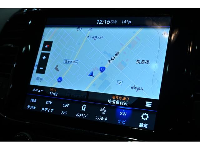 ジープ・グランドチェロキー ＳＲＴ８　ブライトホワイト／エアロパーツカスタム／ハーマンカードン／サンルーフ／アダプティブヘッドライト／オートハイビーム／ハーフレザーシート／シートベンチレーション／カーボンインテリア／専用２０インチＡＷ（12枚目）