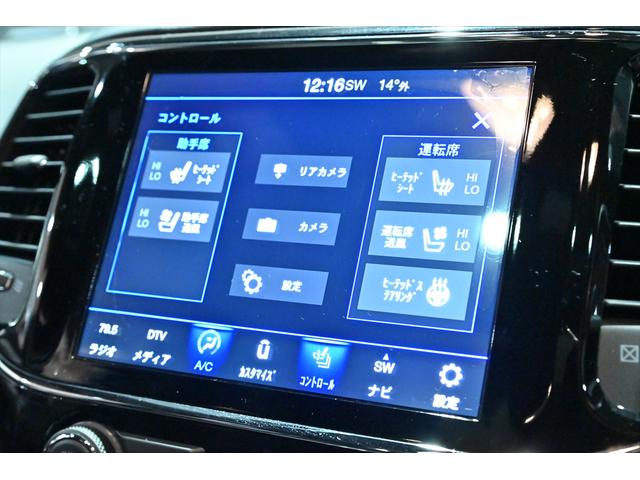 ジープ・グランドチェロキー ＳＲＴ８　ブライトホワイト／エアロパーツカスタム／ハーマンカードン／サンルーフ／アダプティブヘッドライト／オートハイビーム／ハーフレザーシート／シートベンチレーション／カーボンインテリア／専用２０インチＡＷ（15枚目）