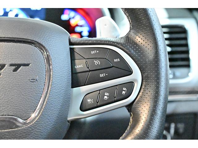 ジープ・グランドチェロキー ＳＲＴ８　ブライトホワイト／エアロパーツカスタム／ハーマンカードン／サンルーフ／アダプティブヘッドライト／オートハイビーム／ハーフレザーシート／シートベンチレーション／カーボンインテリア／専用２０インチＡＷ（46枚目）