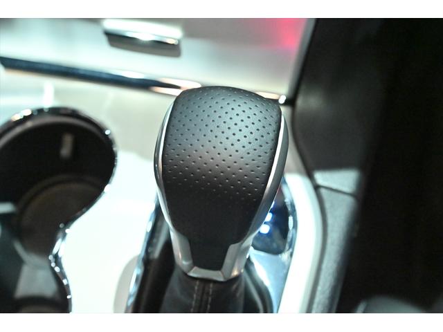 ジープ・グランドチェロキー ＳＲＴ８　ブライトホワイト／エアロパーツカスタム／ハーマンカードン／サンルーフ／アダプティブヘッドライト／オートハイビーム／ハーフレザーシート／シートベンチレーション／カーボンインテリア／専用２０インチＡＷ（49枚目）