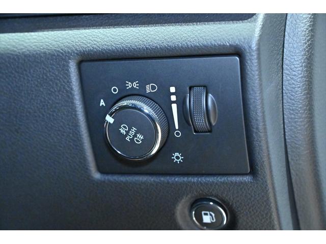 ジープ・グランドチェロキー ＳＲＴ８　ブライトホワイト／エアロパーツカスタム／ハーマンカードン／サンルーフ／アダプティブヘッドライト／オートハイビーム／ハーフレザーシート／シートベンチレーション／カーボンインテリア／専用２０インチＡＷ（51枚目）