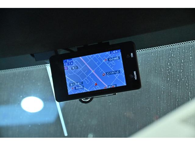 ジープ・グランドチェロキー ＳＲＴ８　ブライトホワイト／エアロパーツカスタム／ハーマンカードン／サンルーフ／アダプティブヘッドライト／オートハイビーム／ハーフレザーシート／シートベンチレーション／カーボンインテリア／専用２０インチＡＷ（55枚目）