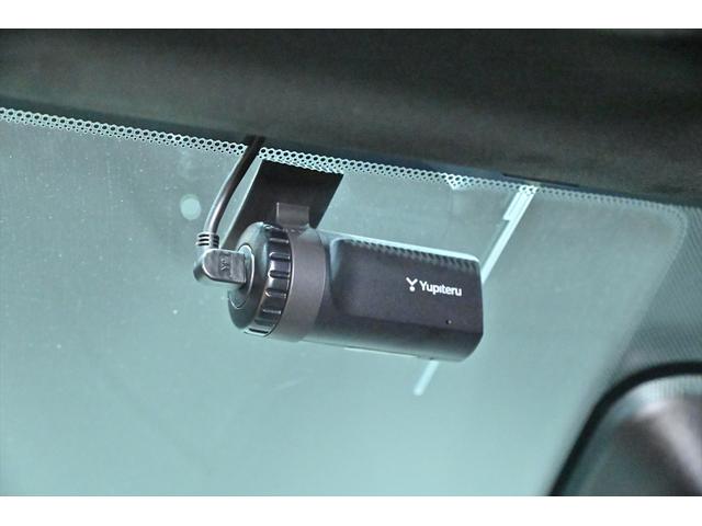 ジープ・グランドチェロキー ＳＲＴ８　ブライトホワイト／エアロパーツカスタム／ハーマンカードン／サンルーフ／アダプティブヘッドライト／オートハイビーム／ハーフレザーシート／シートベンチレーション／カーボンインテリア／専用２０インチＡＷ（56枚目）