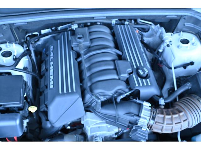 ジープ・グランドチェロキー ＳＲＴ８　ブライトホワイト／エアロパーツカスタム／ハーマンカードン／サンルーフ／アダプティブヘッドライト／オートハイビーム／ハーフレザーシート／シートベンチレーション／カーボンインテリア／専用２０インチＡＷ（61枚目）