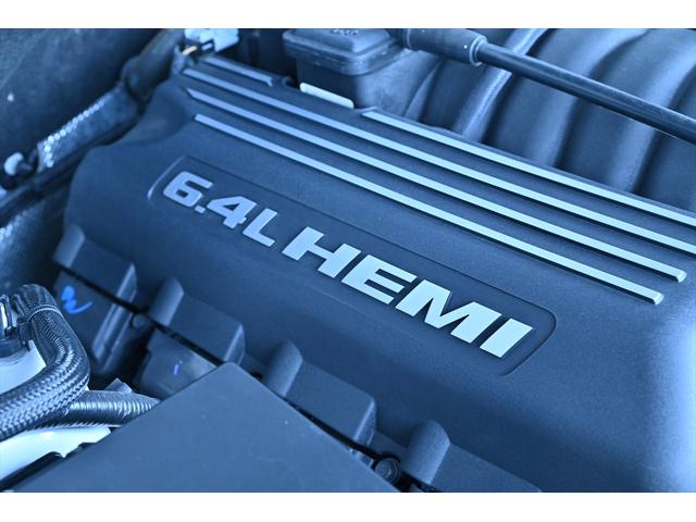 ジープ・グランドチェロキー ＳＲＴ８　ブライトホワイト／エアロパーツカスタム／ハーマンカードン／サンルーフ／アダプティブヘッドライト／オートハイビーム／ハーフレザーシート／シートベンチレーション／カーボンインテリア／専用２０インチＡＷ（62枚目）