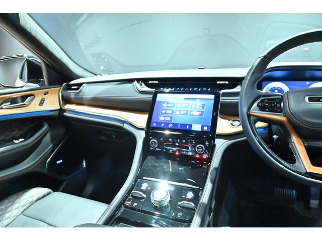 ジープ・グランドチェロキーL ワンオ-ナ-/マッキントッシュ/アラウンドビュ-モニタ-/エアサス/木目調インテリア/パノラマサンル-フ(2枚目)