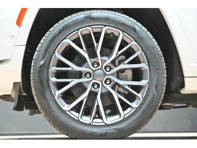 ジープ・グランドチェロキーL ワンオ-ナ-/マッキントッシュ/アラウンドビュ-モニタ-/エアサス/木目調インテリア/パノラマサンル-フ(3枚目)