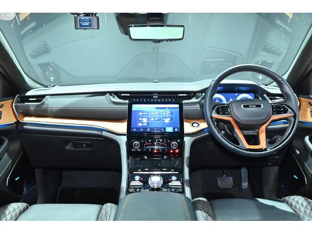 ジープ・グランドチェロキーL ワンオ-ナ-/マッキントッシュ/アラウンドビュ-モニタ-/エアサス/木目調インテリア/パノラマサンル-フ(18枚目)