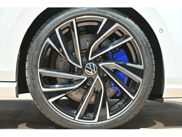 ゴルフＲヴァリアント ＴＳＩ　４モーション　ＤＣＣＰＫＧ／ピュアホワイト／純正ＯＰ１９インチＡＷ／アダプティブシャーシコントロール／専用エクステリア／専用レザーステアリング／専用ブルーキャリパー／ＩＱＬＩＧＨＴ／ＤｉｓｃｏｖｅｒＰｒｏ（2枚目）