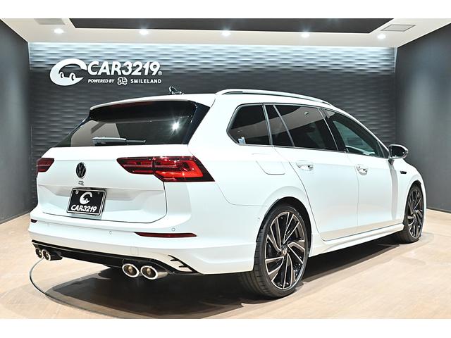 ゴルフＲヴァリアント ＴＳＩ　４モーション　ＤＣＣＰＫＧ／ピュアホワイト／純正ＯＰ１９インチＡＷ／アダプティブシャーシコントロール／専用エクステリア／専用レザーステアリング／専用ブルーキャリパー／ＩＱＬＩＧＨＴ／ＤｉｓｃｏｖｅｒＰｒｏ（5枚目）