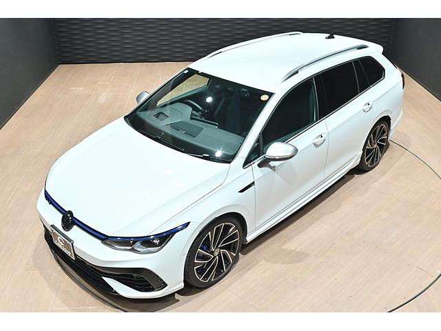 ゴルフＲヴァリアント ＴＳＩ　４モーション　ＤＣＣＰＫＧ／ピュアホワイト／純正ＯＰ１９インチＡＷ／アダプティブシャーシコントロール／専用エクステリア／専用レザーステアリング／専用ブルーキャリパー／ＩＱＬＩＧＨＴ／ＤｉｓｃｏｖｅｒＰｒｏ（8枚目）