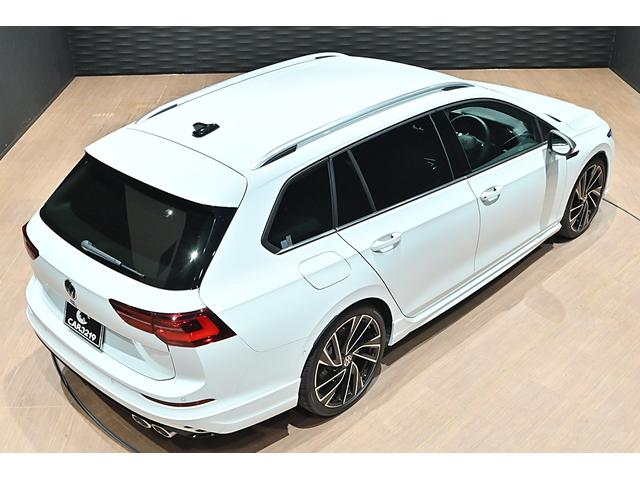 ゴルフＲヴァリアント ＴＳＩ　４モーション　ＤＣＣＰＫＧ／ピュアホワイト／純正ＯＰ１９インチＡＷ／アダプティブシャーシコントロール／専用エクステリア／専用レザーステアリング／専用ブルーキャリパー／ＩＱＬＩＧＨＴ／ＤｉｓｃｏｖｅｒＰｒｏ（9枚目）