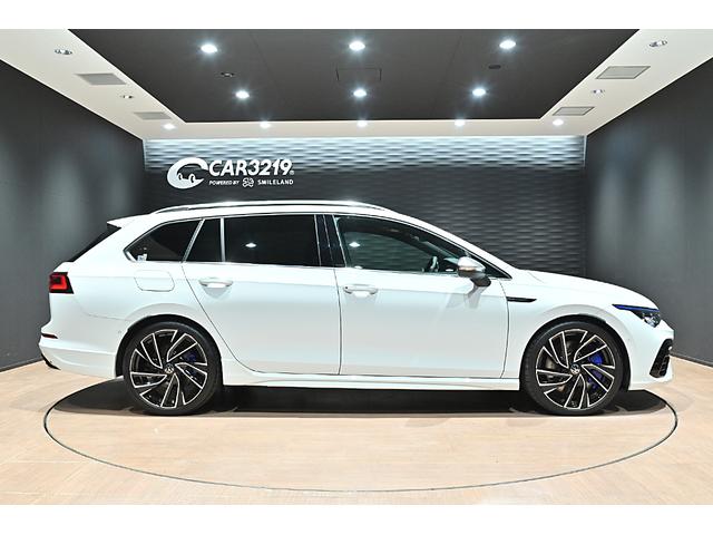 ゴルフＲヴァリアント ＴＳＩ　４モーション　ＤＣＣＰＫＧ／ピュアホワイト／純正ＯＰ１９インチＡＷ／アダプティブシャーシコントロール／専用エクステリア／専用レザーステアリング／専用ブルーキャリパー／ＩＱＬＩＧＨＴ／ＤｉｓｃｏｖｅｒＰｒｏ（10枚目）