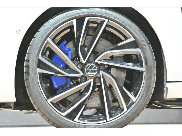 ゴルフＲヴァリアント ＴＳＩ　４モーション　ＤＣＣＰＫＧ／ピュアホワイト／純正ＯＰ１９インチＡＷ／アダプティブシャーシコントロール／専用エクステリア／専用レザーステアリング／専用ブルーキャリパー／ＩＱＬＩＧＨＴ／ＤｉｓｃｏｖｅｒＰｒｏ（15枚目）