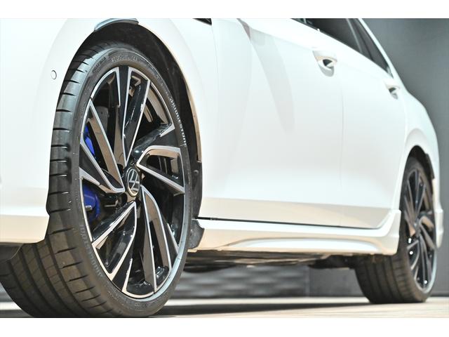 ゴルフＲヴァリアント ＴＳＩ　４モーション　ＤＣＣＰＫＧ／ピュアホワイト／純正ＯＰ１９インチＡＷ／アダプティブシャーシコントロール／専用エクステリア／専用レザーステアリング／専用ブルーキャリパー／ＩＱＬＩＧＨＴ／ＤｉｓｃｏｖｅｒＰｒｏ（16枚目）