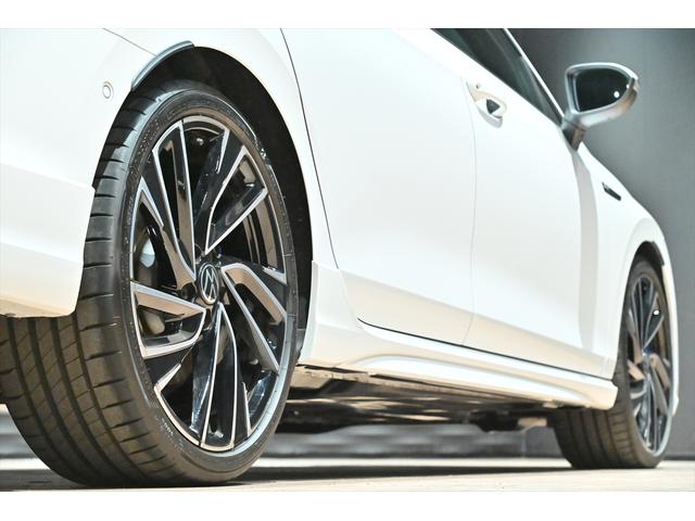 ゴルフＲヴァリアント ＴＳＩ　４モーション　ＤＣＣＰＫＧ／ピュアホワイト／純正ＯＰ１９インチＡＷ／アダプティブシャーシコントロール／専用エクステリア／専用レザーステアリング／専用ブルーキャリパー／ＩＱＬＩＧＨＴ／ＤｉｓｃｏｖｅｒＰｒｏ（17枚目）