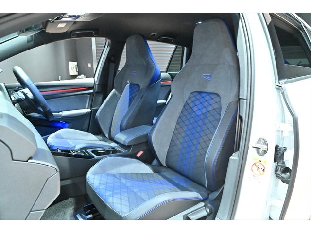 ゴルフＲヴァリアント ＴＳＩ　４モーション　ＤＣＣＰＫＧ／ピュアホワイト／純正ＯＰ１９インチＡＷ／アダプティブシャーシコントロール／専用エクステリア／専用レザーステアリング／専用ブルーキャリパー／ＩＱＬＩＧＨＴ／ＤｉｓｃｏｖｅｒＰｒｏ（18枚目）