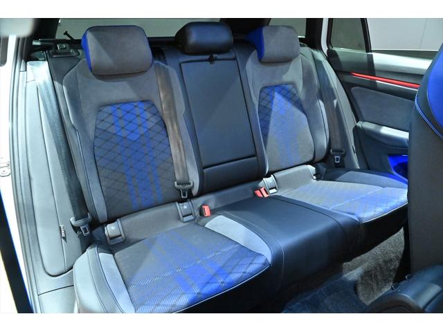 ゴルフＲヴァリアント ＴＳＩ　４モーション　ＤＣＣＰＫＧ／ピュアホワイト／純正ＯＰ１９インチＡＷ／アダプティブシャーシコントロール／専用エクステリア／専用レザーステアリング／専用ブルーキャリパー／ＩＱＬＩＧＨＴ／ＤｉｓｃｏｖｅｒＰｒｏ（19枚目）