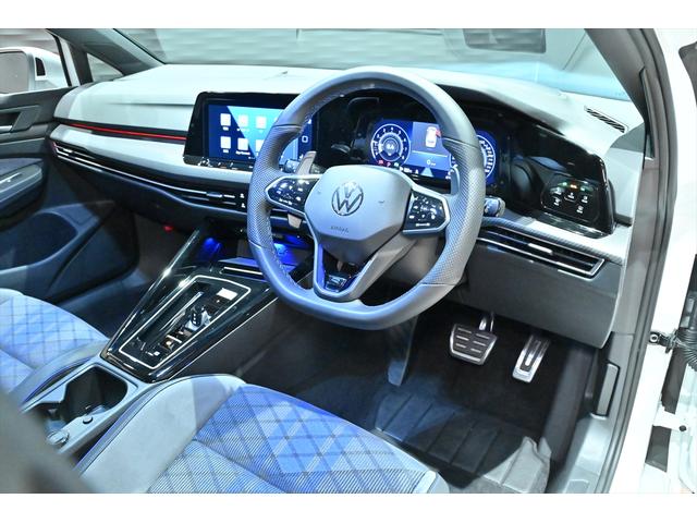 ゴルフＲヴァリアント ＴＳＩ　４モーション　ＤＣＣＰＫＧ／ピュアホワイト／純正ＯＰ１９インチＡＷ／アダプティブシャーシコントロール／専用エクステリア／専用レザーステアリング／専用ブルーキャリパー／ＩＱＬＩＧＨＴ／ＤｉｓｃｏｖｅｒＰｒｏ（39枚目）