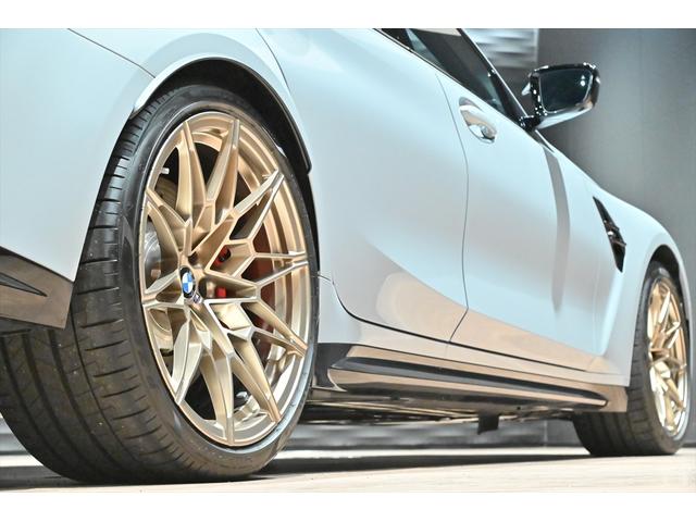 Ｍ３ Ｍ３　ＭＴファイナル・エディション　国内１５０台／ブルックリングレー５０台限定／鍛造８２６ＭゴールドブロンズＡＷ／黒レザー／ハーマンカードン／カーボンインテリア／Ｍスポーツエキゾースト／全周囲カメラ／ＡｐｐｌｅＣａｒＰｌａｙ／ＨＵＤ（16枚目）