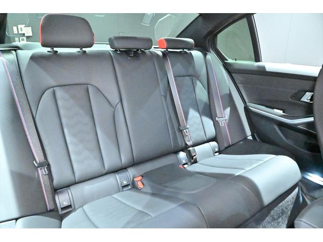 Ｍ３ Ｍ３　ＭＴファイナル・エディション　国内１５０台／ブルックリングレー５０台限定／鍛造８２６ＭゴールドブロンズＡＷ／黒レザー／ハーマンカードン／カーボンインテリア／Ｍスポーツエキゾースト／全周囲カメラ／ＡｐｐｌｅＣａｒＰｌａｙ／ＨＵＤ（18枚目）