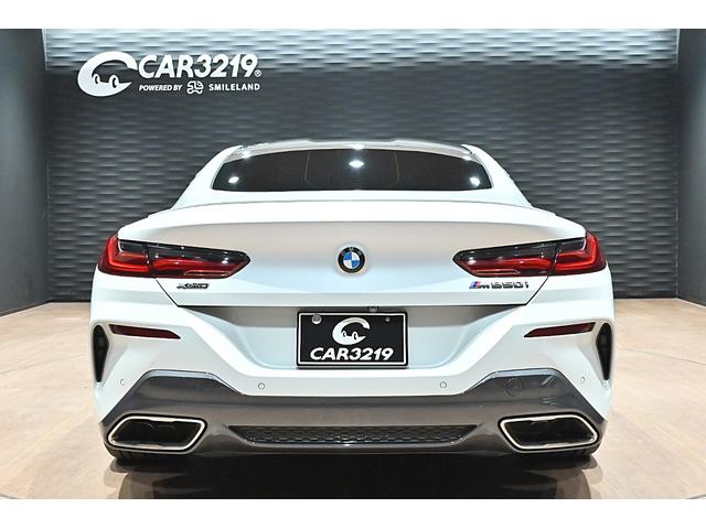 ８シリーズ Ｍ８５０ｉ　ｘＤｒｉｖｅクーペ　ミネラルホワイト／カーボンルーフ／タルトゥーフォ・ブラックレザー／ドライビングアシストＰ／Ｈ＆Ｋサウンドシステム／パーキングアシスト／ＡＣＣ／ＢＳＭ／ＨＵＤ／シートヒーター＆クーラー／レーザーライト（7枚目）
