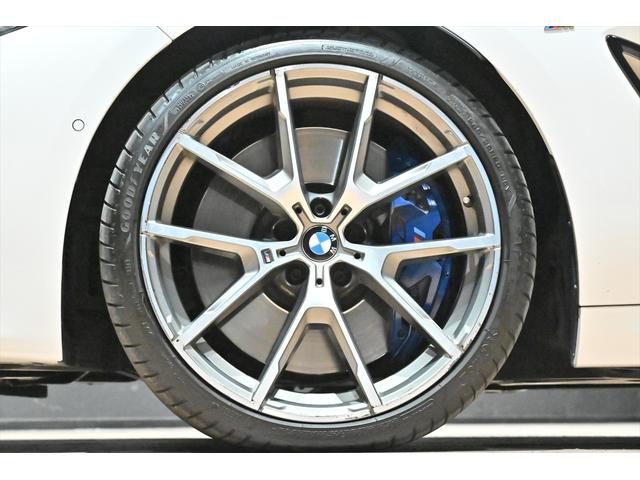８シリーズ Ｍ８５０ｉ　ｘＤｒｉｖｅクーペ　ミネラルホワイト／カーボンルーフ／タルトゥーフォ・ブラックレザー／ドライビングアシストＰ／Ｈ＆Ｋサウンドシステム／パーキングアシスト／ＡＣＣ／ＢＳＭ／ＨＵＤ／シートヒーター＆クーラー／レーザーライト（15枚目）