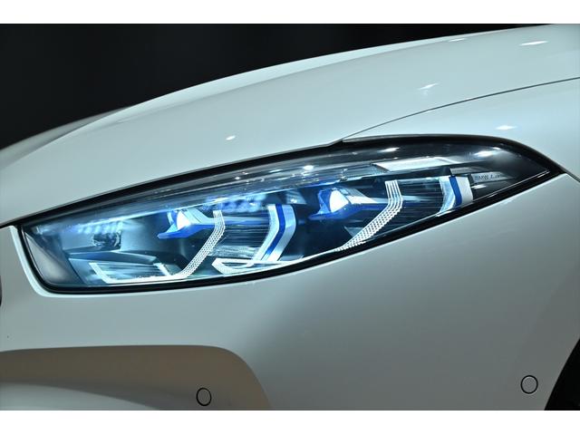 ８シリーズ Ｍ８５０ｉ　ｘＤｒｉｖｅクーペ　ミネラルホワイト／カーボンルーフ／タルトゥーフォ・ブラックレザー／ドライビングアシストＰ／Ｈ＆Ｋサウンドシステム／パーキングアシスト／ＡＣＣ／ＢＳＭ／ＨＵＤ／シートヒーター＆クーラー／レーザーライト（27枚目）
