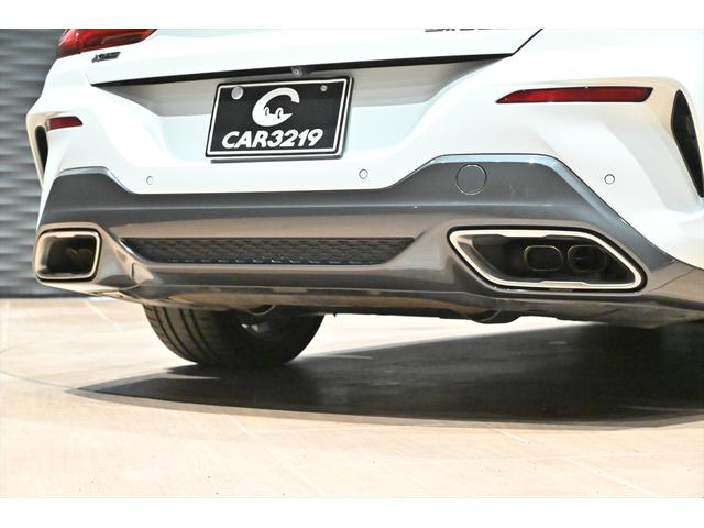 ８シリーズ Ｍ８５０ｉ　ｘＤｒｉｖｅクーペ　ミネラルホワイト／カーボンルーフ／タルトゥーフォ・ブラックレザー／ドライビングアシストＰ／Ｈ＆Ｋサウンドシステム／パーキングアシスト／ＡＣＣ／ＢＳＭ／ＨＵＤ／シートヒーター＆クーラー／レーザーライト（32枚目）