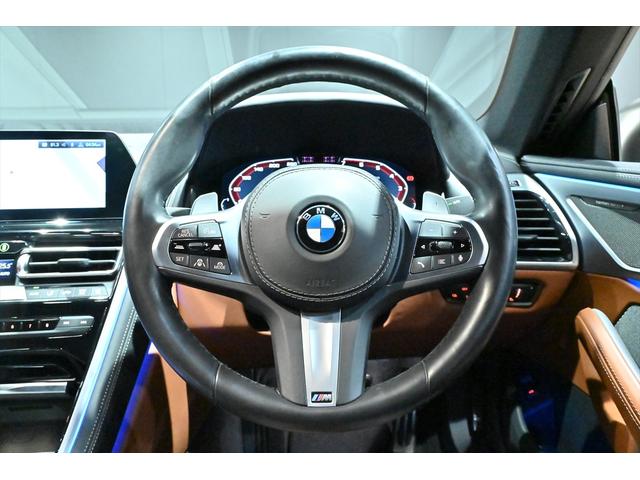 ８シリーズ Ｍ８５０ｉ　ｘＤｒｉｖｅクーペ　ミネラルホワイト／カーボンルーフ／タルトゥーフォ・ブラックレザー／ドライビングアシストＰ／Ｈ＆Ｋサウンドシステム／パーキングアシスト／ＡＣＣ／ＢＳＭ／ＨＵＤ／シートヒーター＆クーラー／レーザーライト（38枚目）