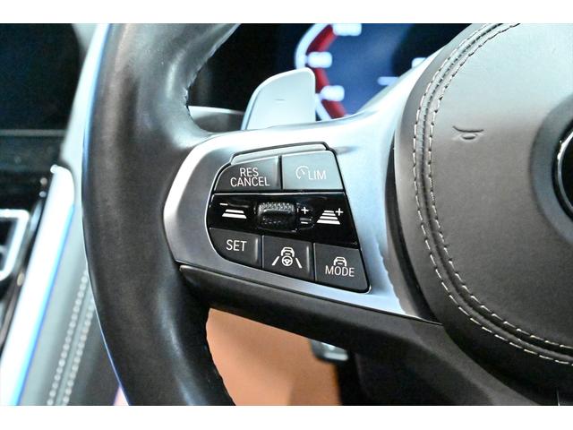 ８シリーズ Ｍ８５０ｉ　ｘＤｒｉｖｅクーペ　ミネラルホワイト／カーボンルーフ／タルトゥーフォ・ブラックレザー／ドライビングアシストＰ／Ｈ＆Ｋサウンドシステム／パーキングアシスト／ＡＣＣ／ＢＳＭ／ＨＵＤ／シートヒーター＆クーラー／レーザーライト（39枚目）